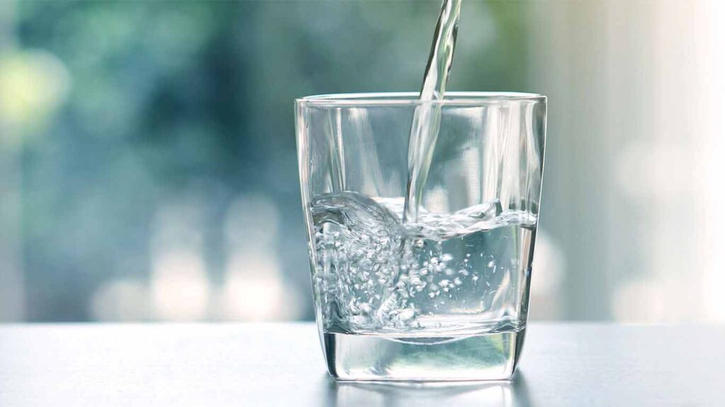 مصارف مختلف و متفاوت صنعتی آب ها مصرف آب در صنعتی و فعالیت های مرتبط با صنعت و آلودگی آب ها ناشی از آن ها